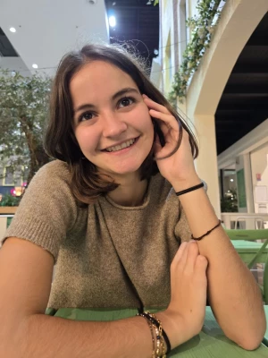 Julie, babysitter à Annonay