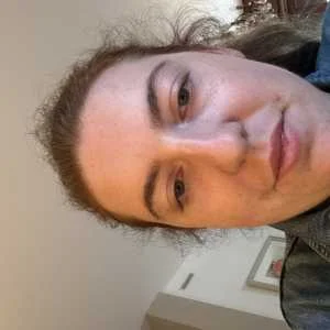 Laura , babysitter à Grenoble